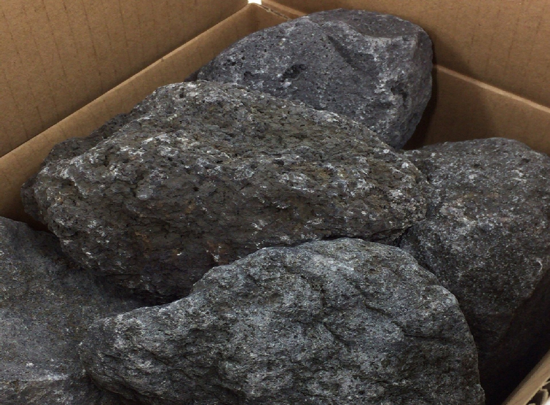 業務用 溶岩石Ｌ　20kg/箱
