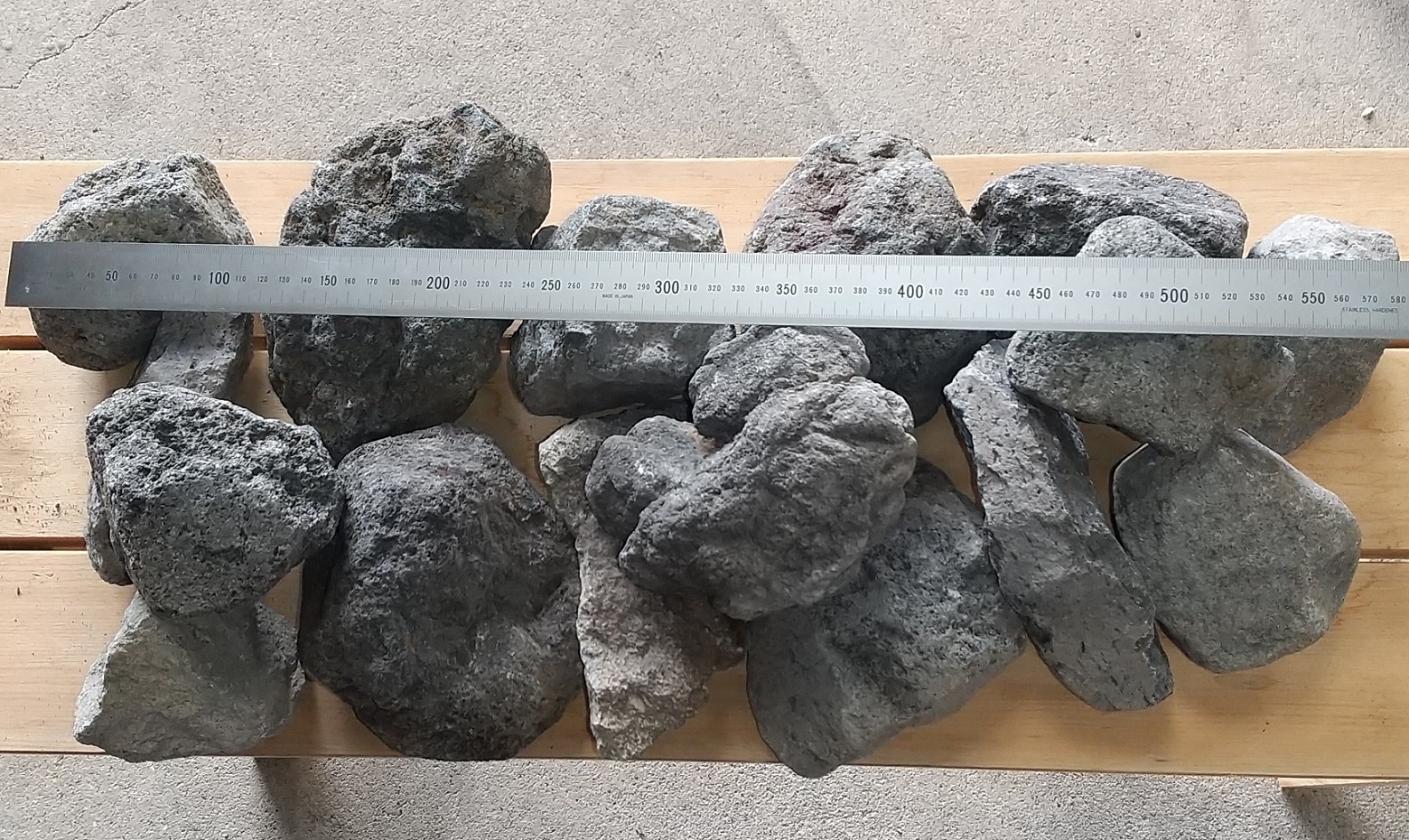 業務用 溶岩石Ｌ　20kg/箱